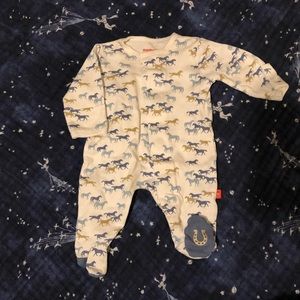 Magnetic me 🧲 NB footie